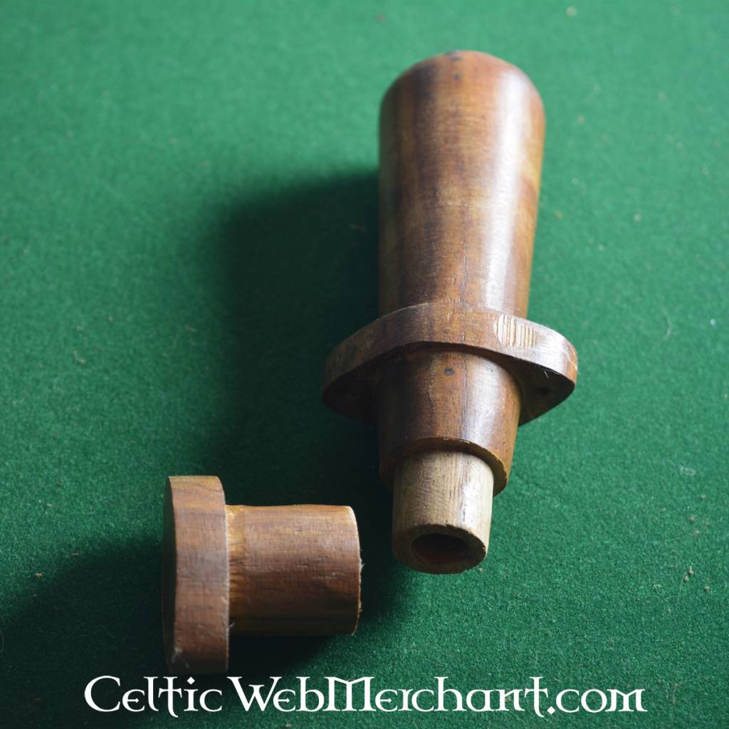 16th–17th century powder flask (apostle)