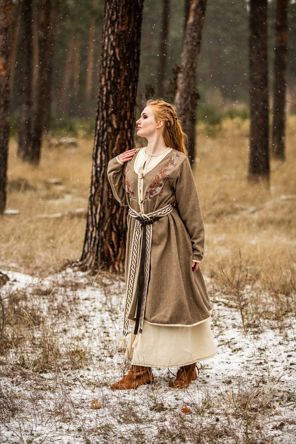 Wikiński kaftan Skadi, piaskowy, mieszanka wełny