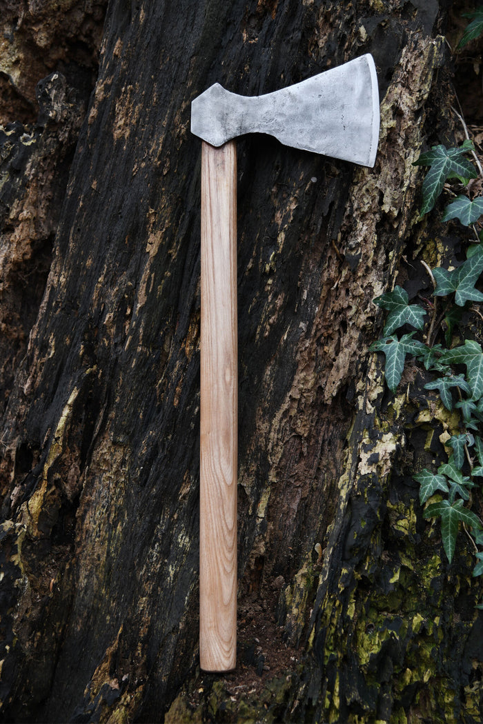 Vikingayxa, handsmitt stål, typ F, halvscharp