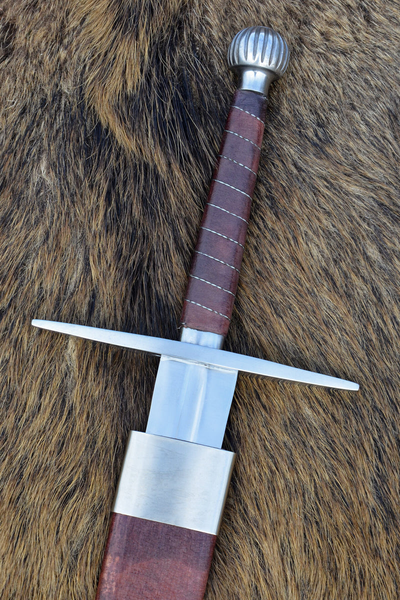 En och en halvhandssvärd Oakeshott typ XIIIa, halvskarp