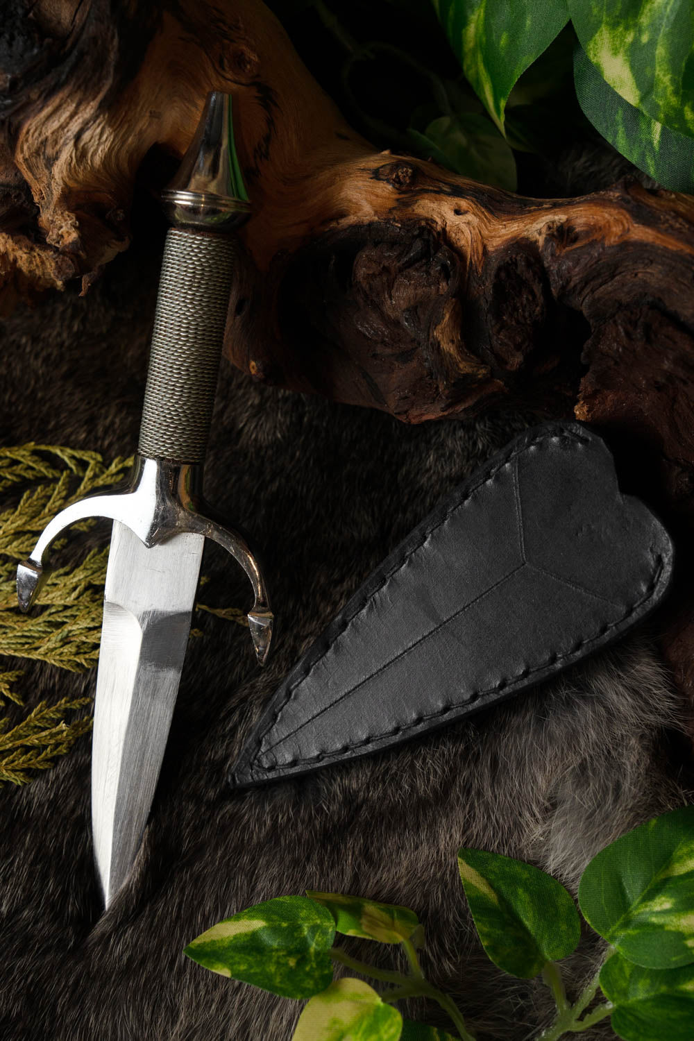 Steel ladies dagger, semi-sharp