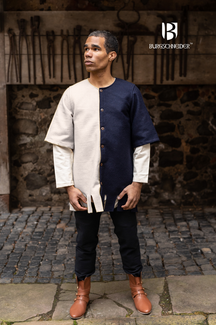 Surcoat Aleran, right side, natural, wool mix