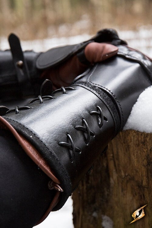 Leather gauntlet, Left Hand
