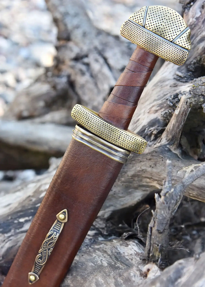 Rusvik Viking zwaard Petersen E1 Gnezdovo, semi-scherp