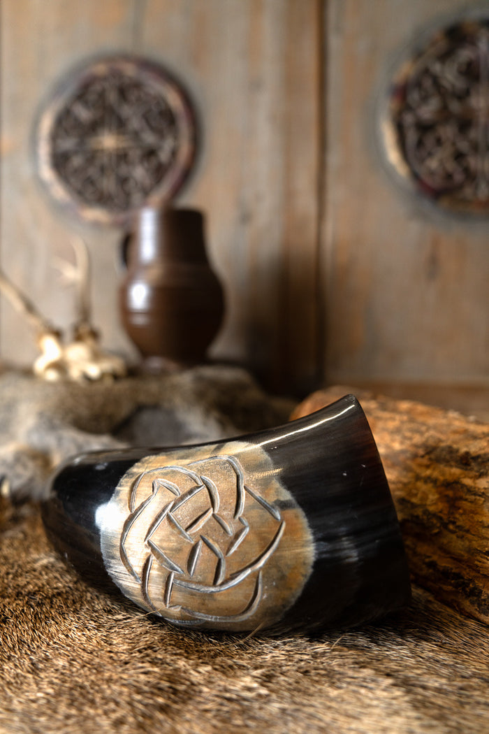 Celtic drinking horn with knot motif, 300-500 ml