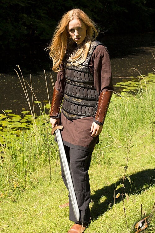 Frühmittelalterliche Lamellenrüstung, schwarz