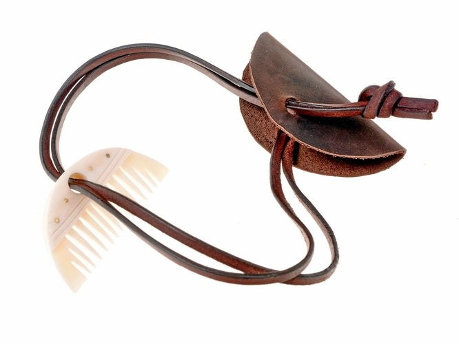 Peigne à barbe germanique avec étui en cuir