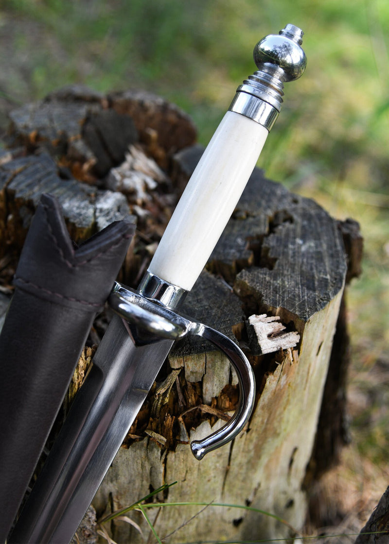 Main-gauche avec poignée en os, semi-tranchant