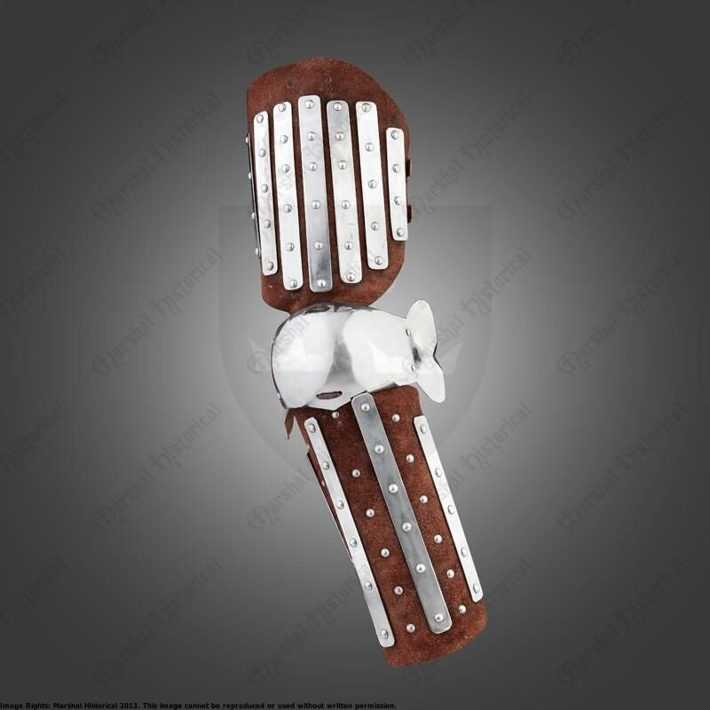 Vambracci in cuoio del XIV secolo, protezione per braccia