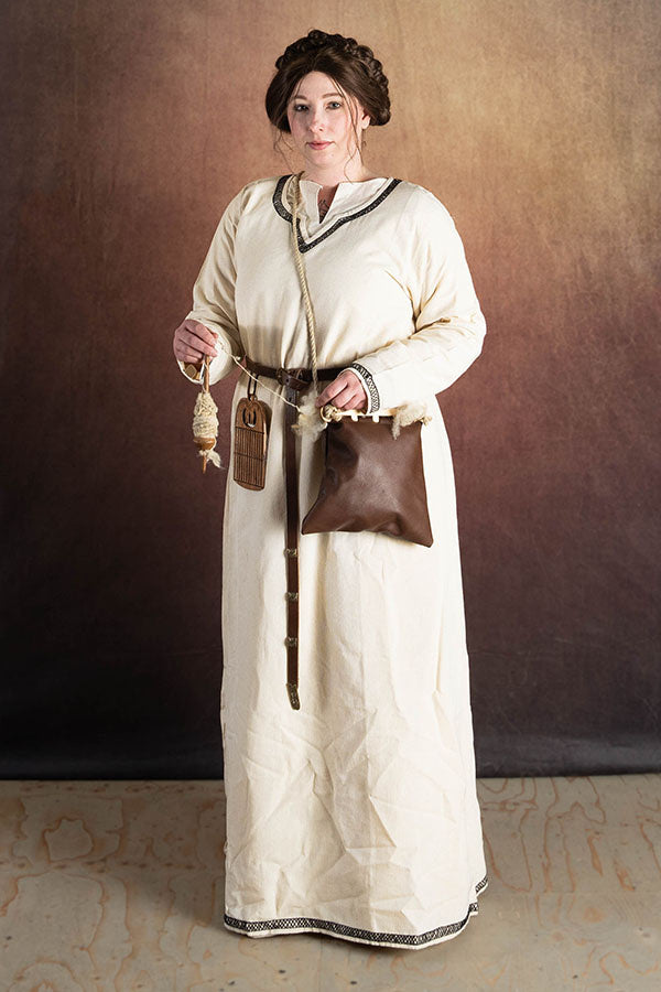 Tidigmedeltida klänning Aelswith, naturfärgad