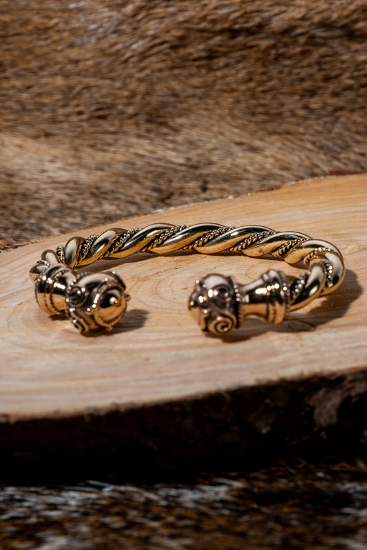 Celtic bracelet with spirals, bronze