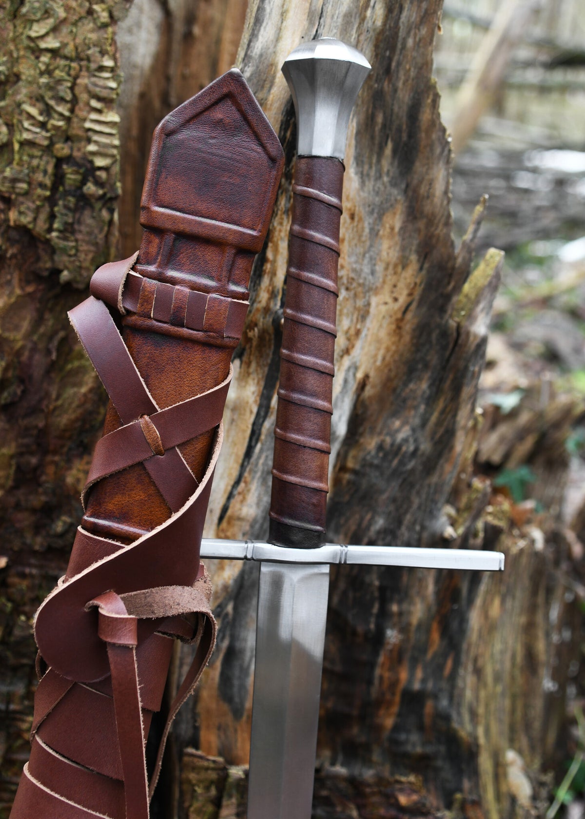 Tohåndssverd med skjede, butt (battle-ready)