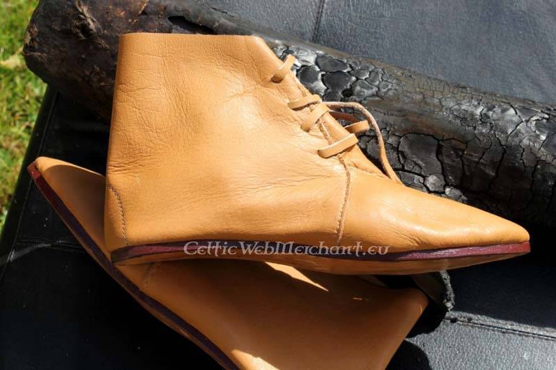 Ankle boots, 1300–1600, brown