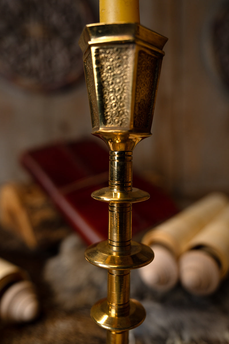 Candeliere medievale, ottone