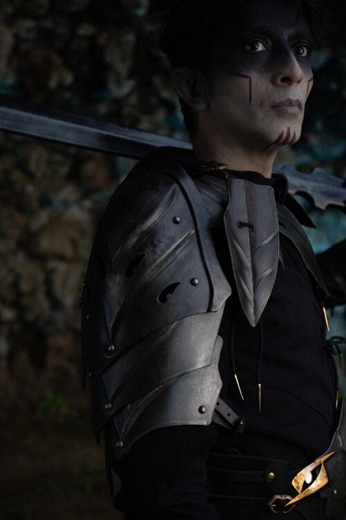 Dark elven Eventide pauldrons, 1 mm