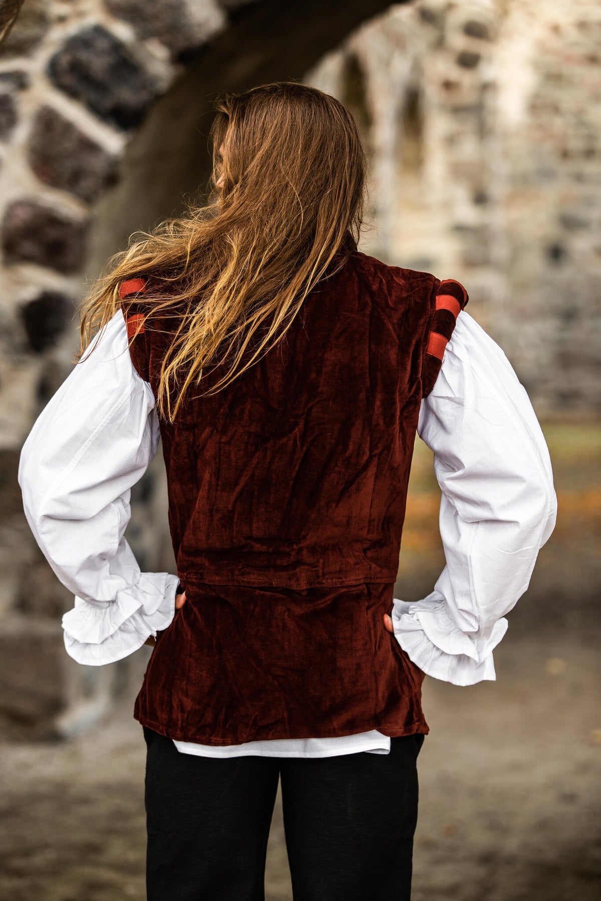 Fluwelen doublet met metalen knoopjes, rood