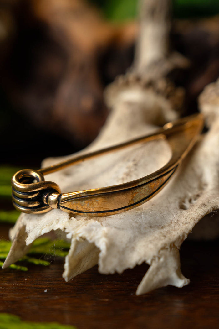 Fíbula celta de arco, siglos III–I a.C., bronce