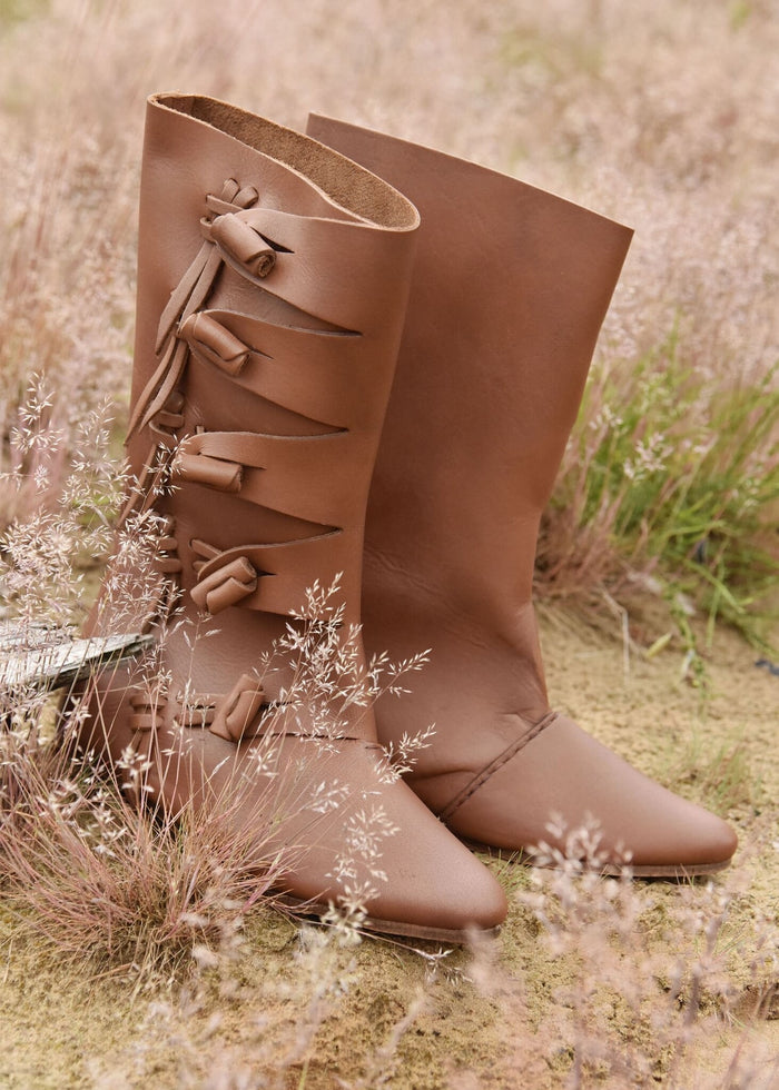 Viking boots with toggles, brown