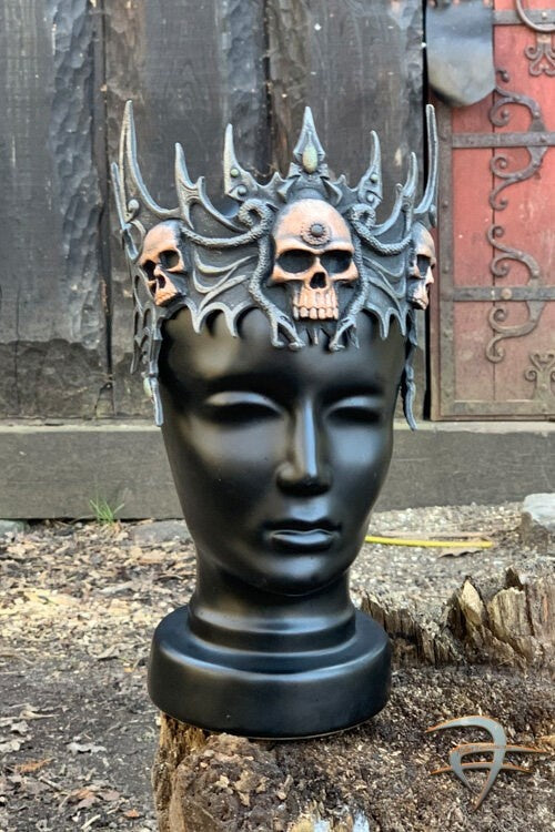 Latex tiara met schedels