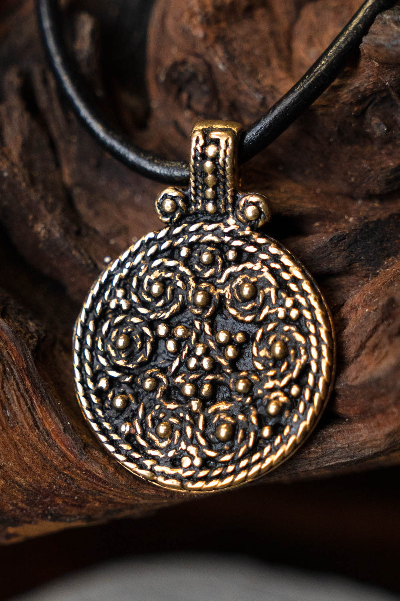 Birka Schildamulett, Grab 943, Bronze