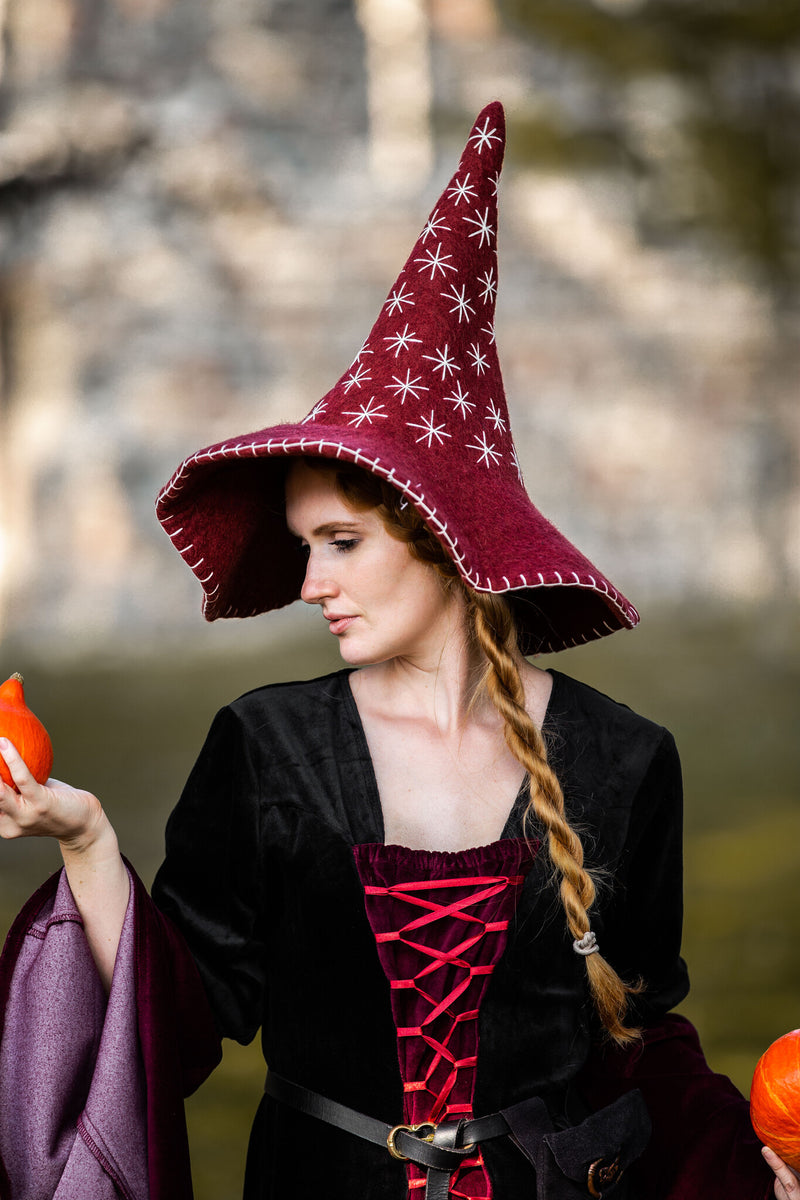 Chapeau de sorcière avec étoiles, rouge, feutre de laine