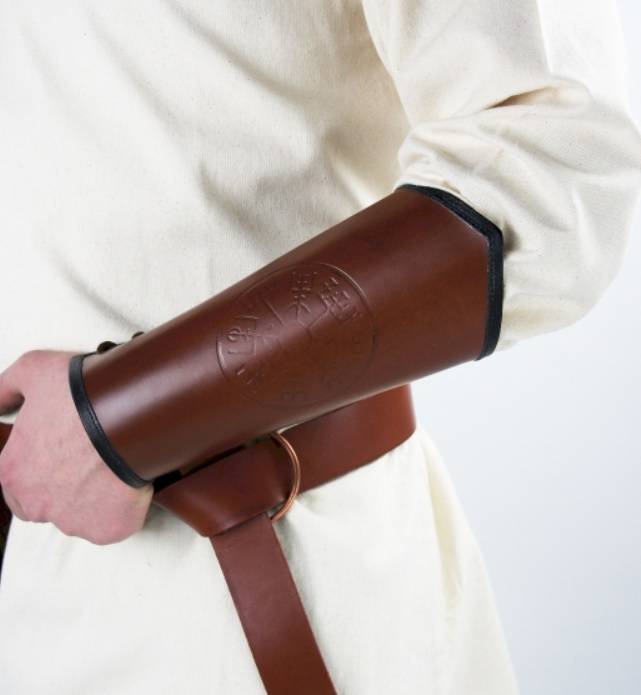 Vegvisir läderbracers, underarmsskydd, bruna