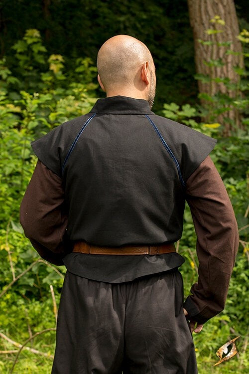 16th century doublet black