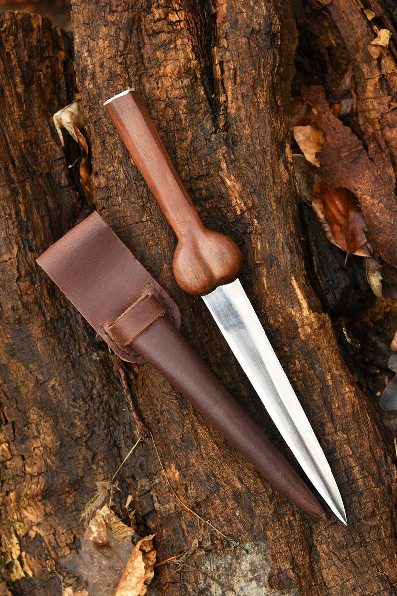 Bollock dagger, semi-sharp