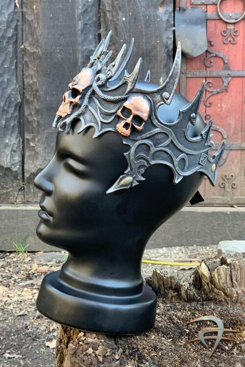 Diadema din latex cu cranii
