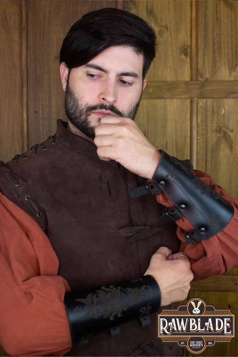 Swan bracers, leren onderarmbeschermers