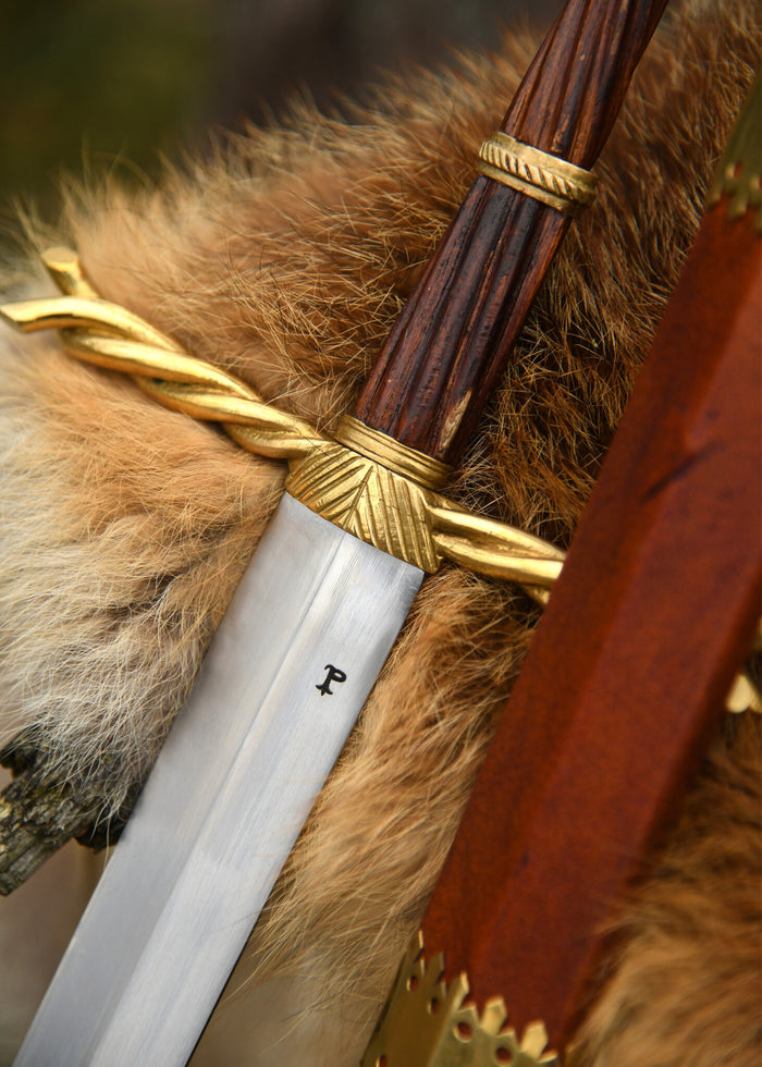 Średniowieczny miecz Oakeshott XVIII, półostry