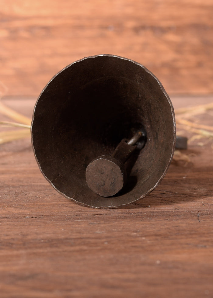 Handsmidd järnklocka