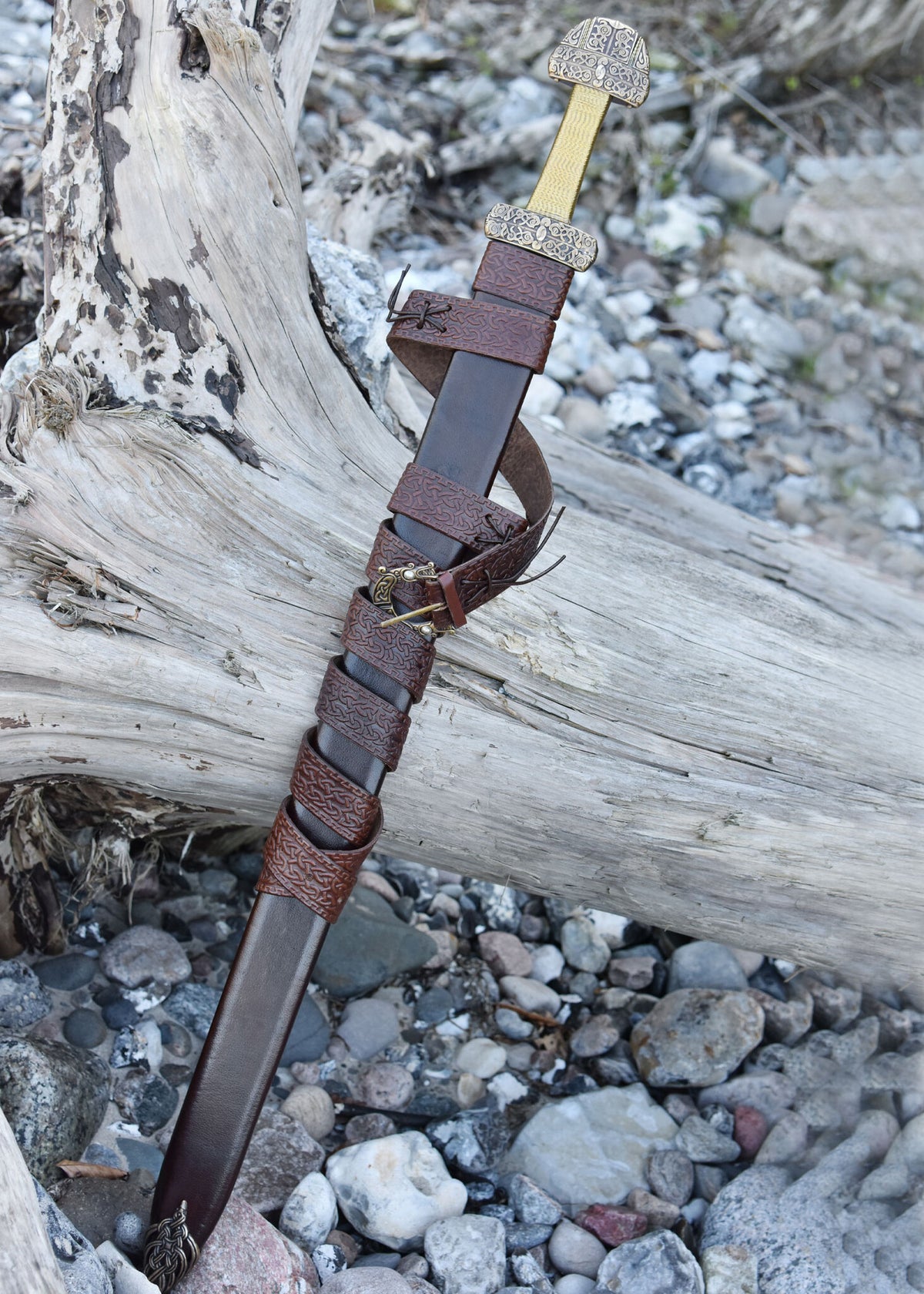 Wikiński miecz Gnezdovo, Petersen D, półostry