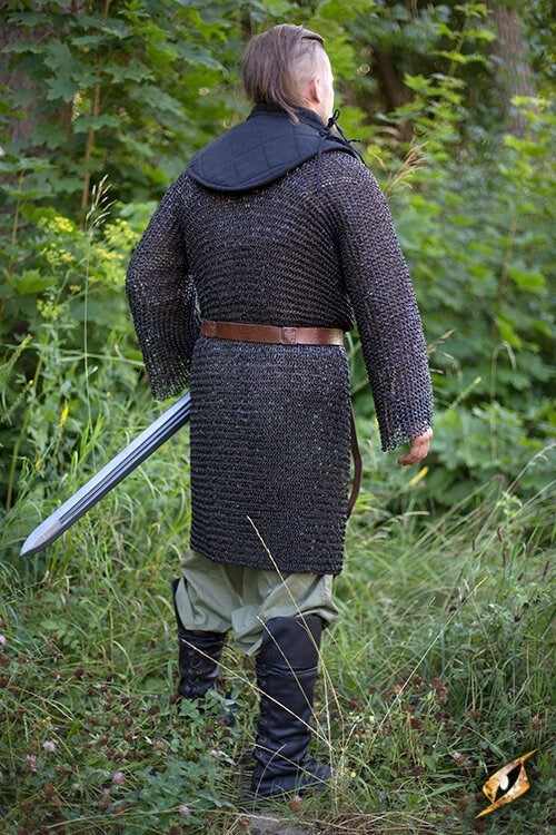 Hauberk med slids, runde ringe med runde klinknagler, 9 mm