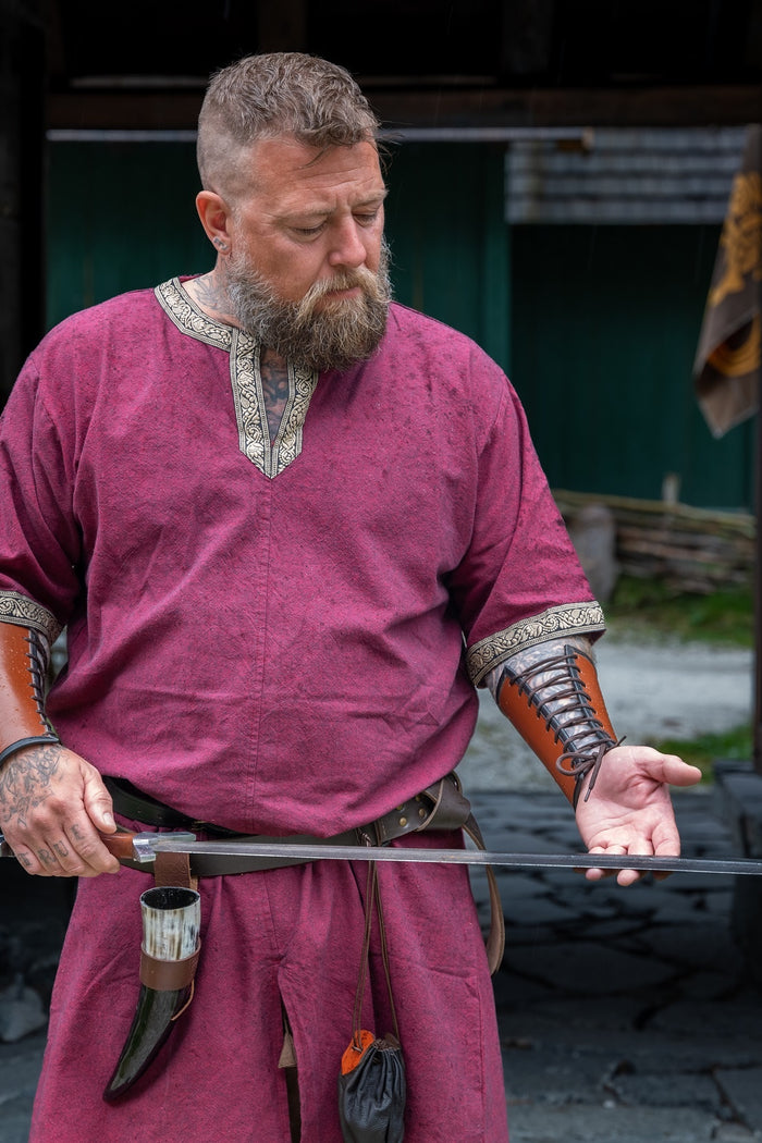 Keltische tuniek, korte mouwen, rood