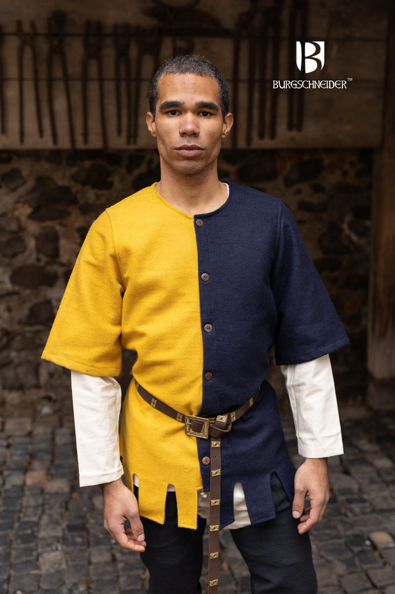 Surcoat Aleran, right side, yellow, wool mix