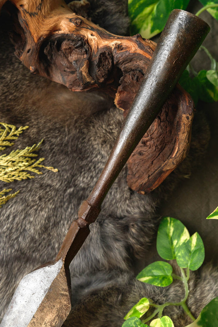 Light javelin spearhead, semi-sharp