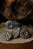 Okucia pasa z motywem kwiatowym (zestaw 5), XVI w., brąz