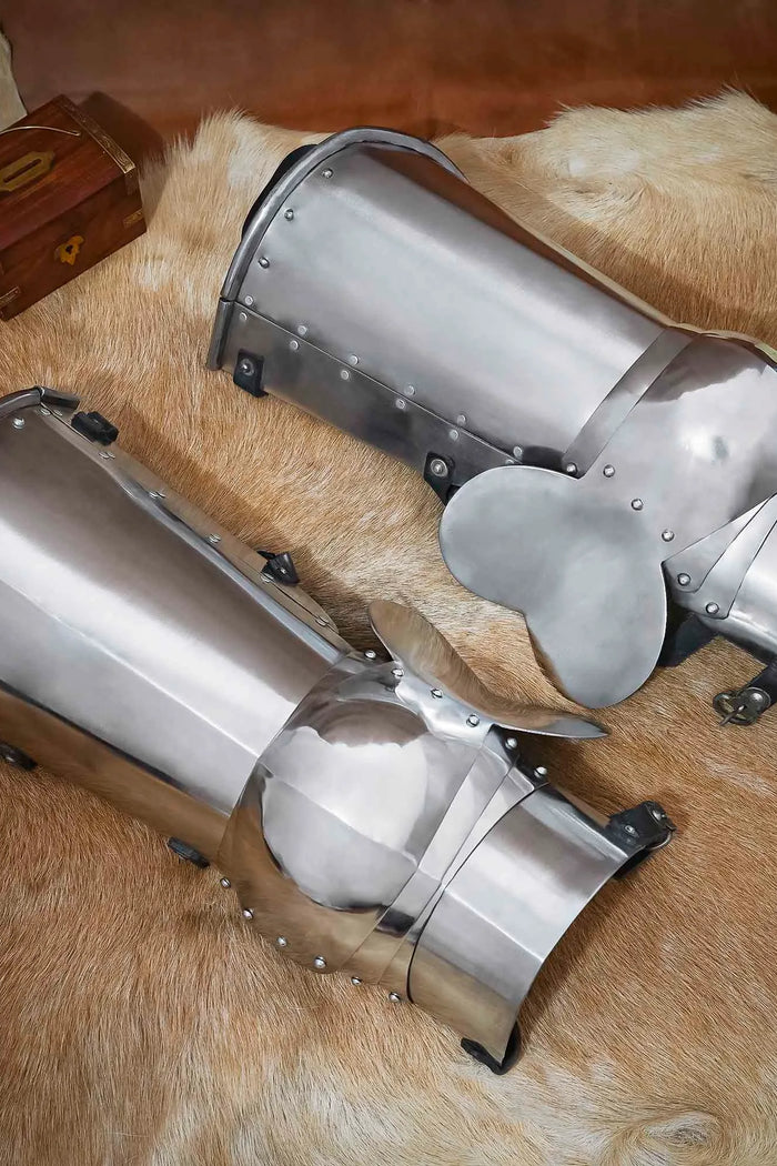 Late 14th century leg armor, cuisses, 1.6 mm