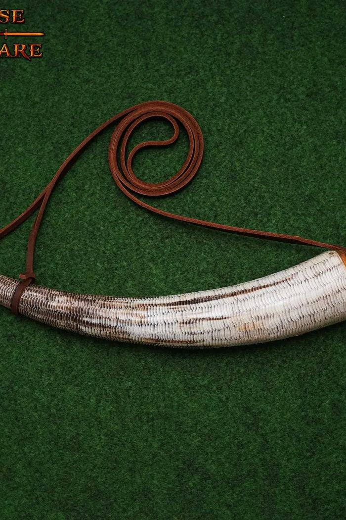 Gravierter Pulverhorn