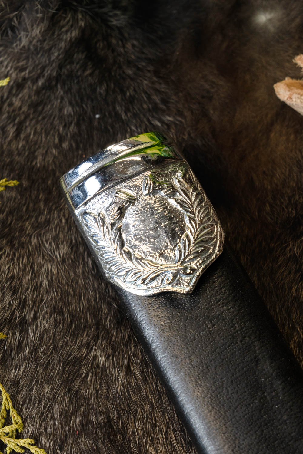 Verzierter Dirk, halbscharf