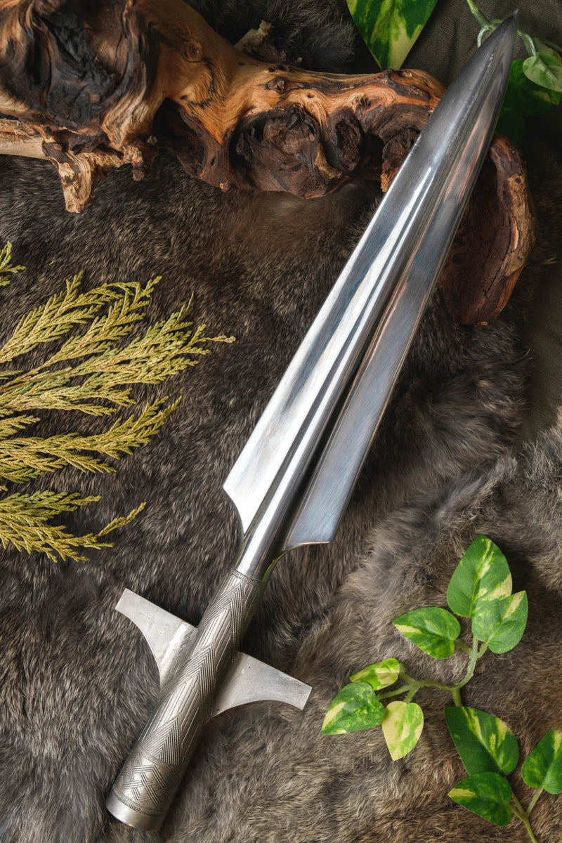 Lance ailée viking décorée, semi-tranchante