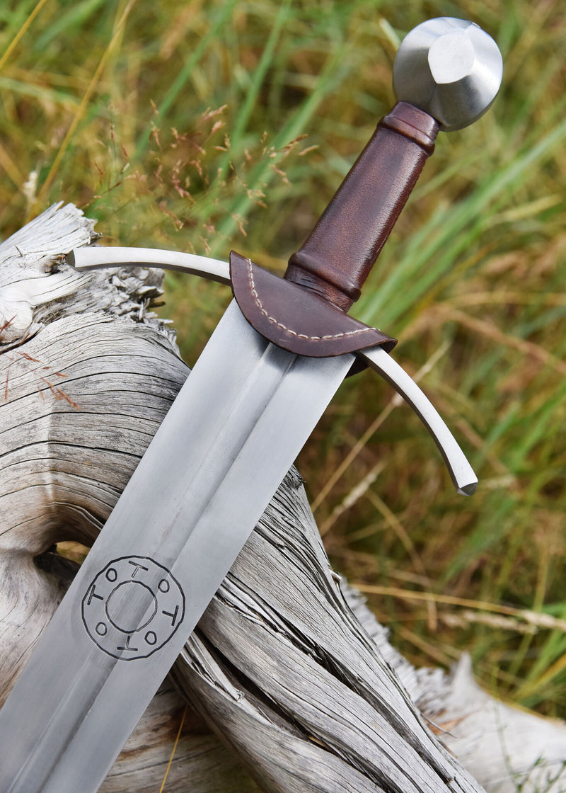 Toto ridder­sværd med skede, 13.–14. århundrede, semi-skarpt