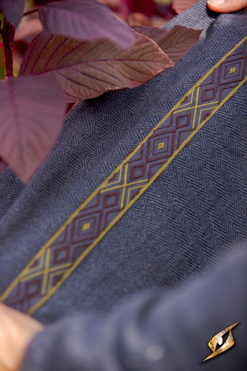 Średniowieczna suknia Estrid z motywem jodełki, naturalny szary