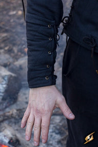 Černé gambeson vambraces, pár