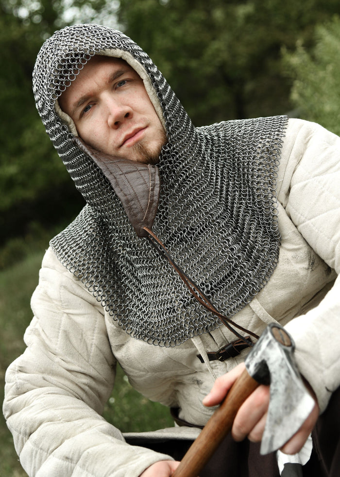 Ringhuva i ringbrynja med triangulär ventail, obehandlad, 8 mm