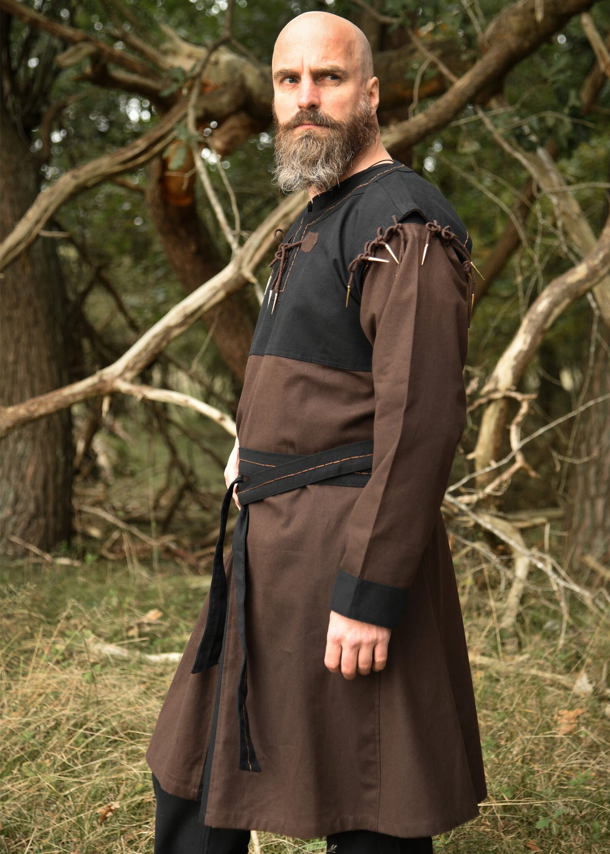 Skjoldehamm-tunika, brun-sort