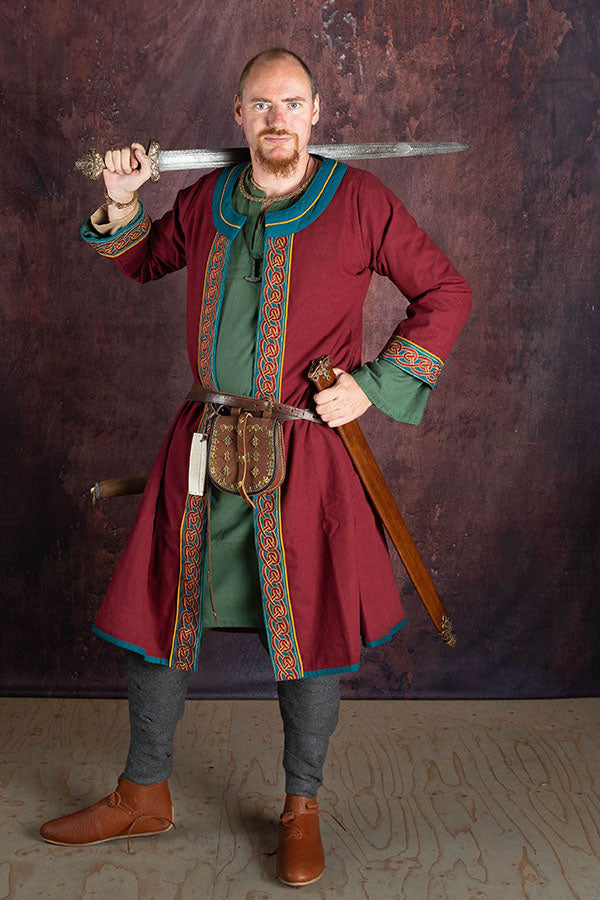 Broderet vikingekaftan, rød-blå