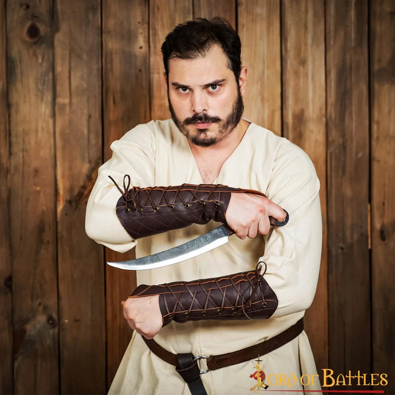 Skórzany naramiennik łuczniczy, prawa ręka, brązowy