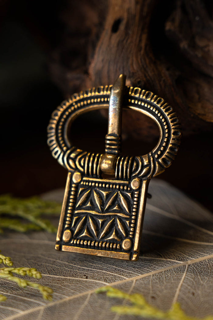 Late classical belt buckle